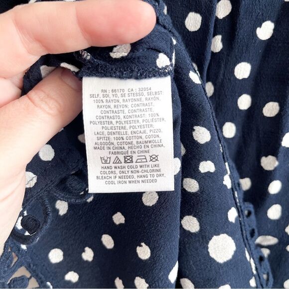 ANTHROPOLOGIE Meadow Rue Sanna Blouse Top Navy Blue White Dot Crochet Lace Trim - Picture 8 of 11